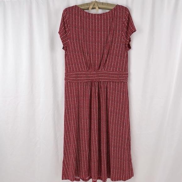 Boden NWT Cherry Red Chevron Twist Amelie
Jersey A-Line short sleeve Dress 10 - Picture 10 of 13